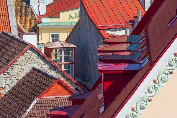 Su, Keren 아티스트의 Red roofs of historical buildings in the old town-Tallinn-Estonia작품입니다.